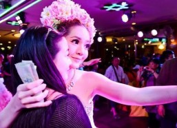 国产人妖在线观看,揭秘网络人妖文化现象